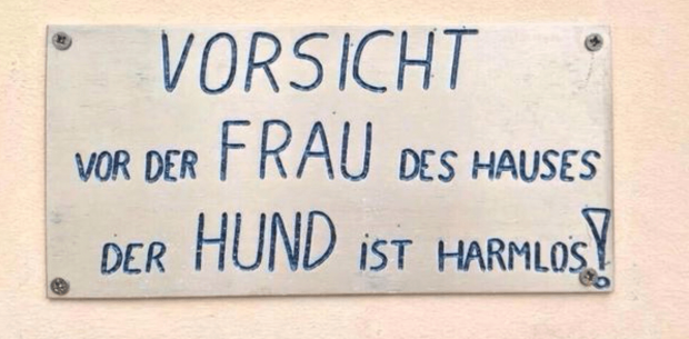 Thedarlingbakers Vorsicht Vor Der Frau Des Hauses Der Hund Ist Harmlos